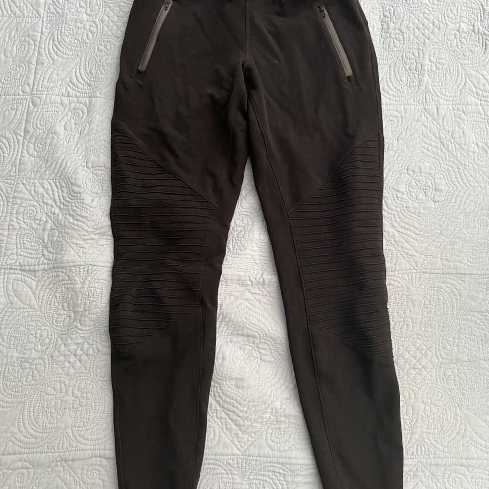 EUC Alo Yoga Urban Moto Sweatpants Joggers Womens XS Black Zippered Pockets
